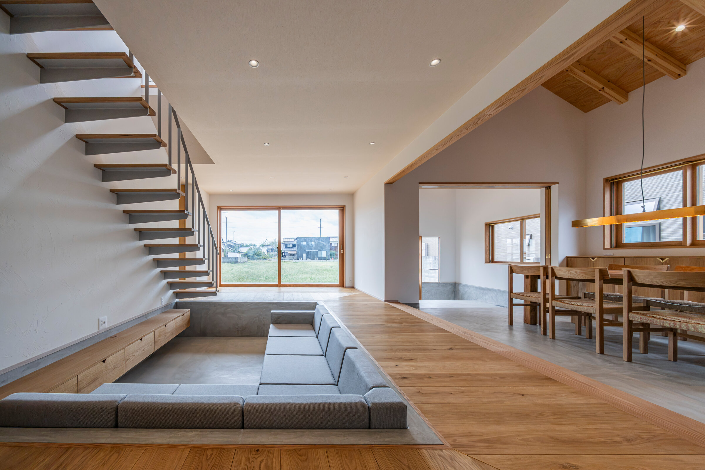 “本物”ならではのやわらかさと
豊かな空間で暮らしを包む住まい